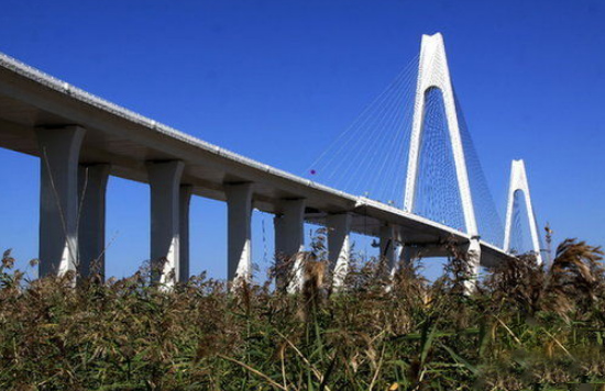 Construction of Waterproof Layer of Liaohe River Bridge